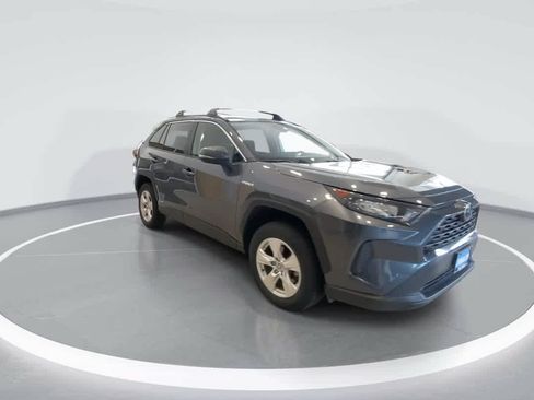 Used 2021 Toyota RAV4 LE AWD/4WD image 2