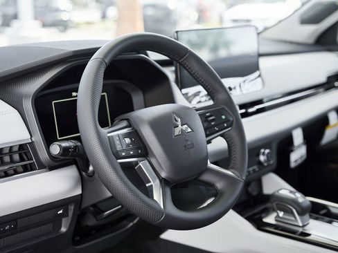 Used 2025 Mitsubishi Outlander SE FWD image 22