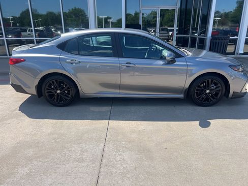 Used 2025 Toyota Camry SE w/ Convenience Package FWD image 6