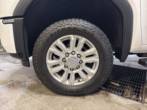 Used 2024 GMC Sierra 2500 Denali image 12