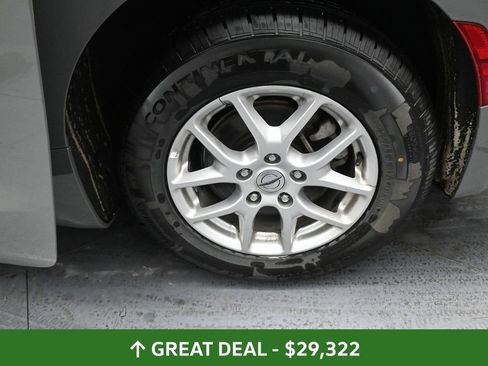 Used 2025 Chrysler Pacifica Select image 15