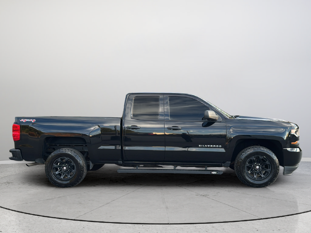 Used 2017 Chevrolet Silverado 1500 W/T w/ Black Out Edition AWD/4WD image 5