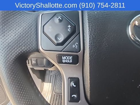 Used 2022 Toyota Tacoma SR5 AWD/4WD image 12