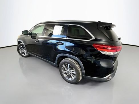 Used 2019 Toyota Highlander XLE FWD image 6