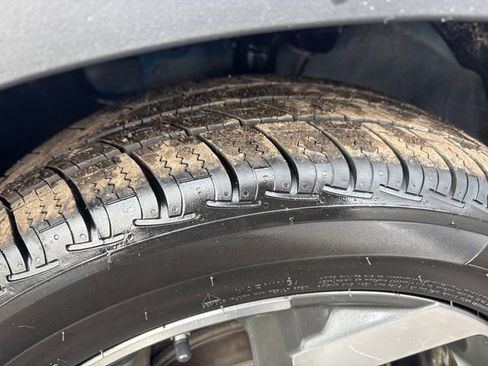 Certified 2023 Hyundai Venue Limited w/ Cargo Package image 28