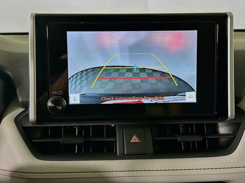 Used 2025 Toyota RAV4 XLE w/ Convenience Package AWD/4WD image 25
