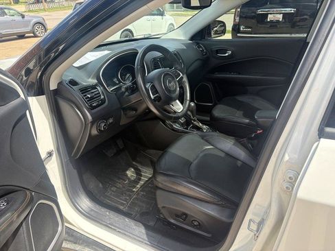 Used 2018 Jeep Compass Limited w/ Navigation Group AWD/4WD image 10