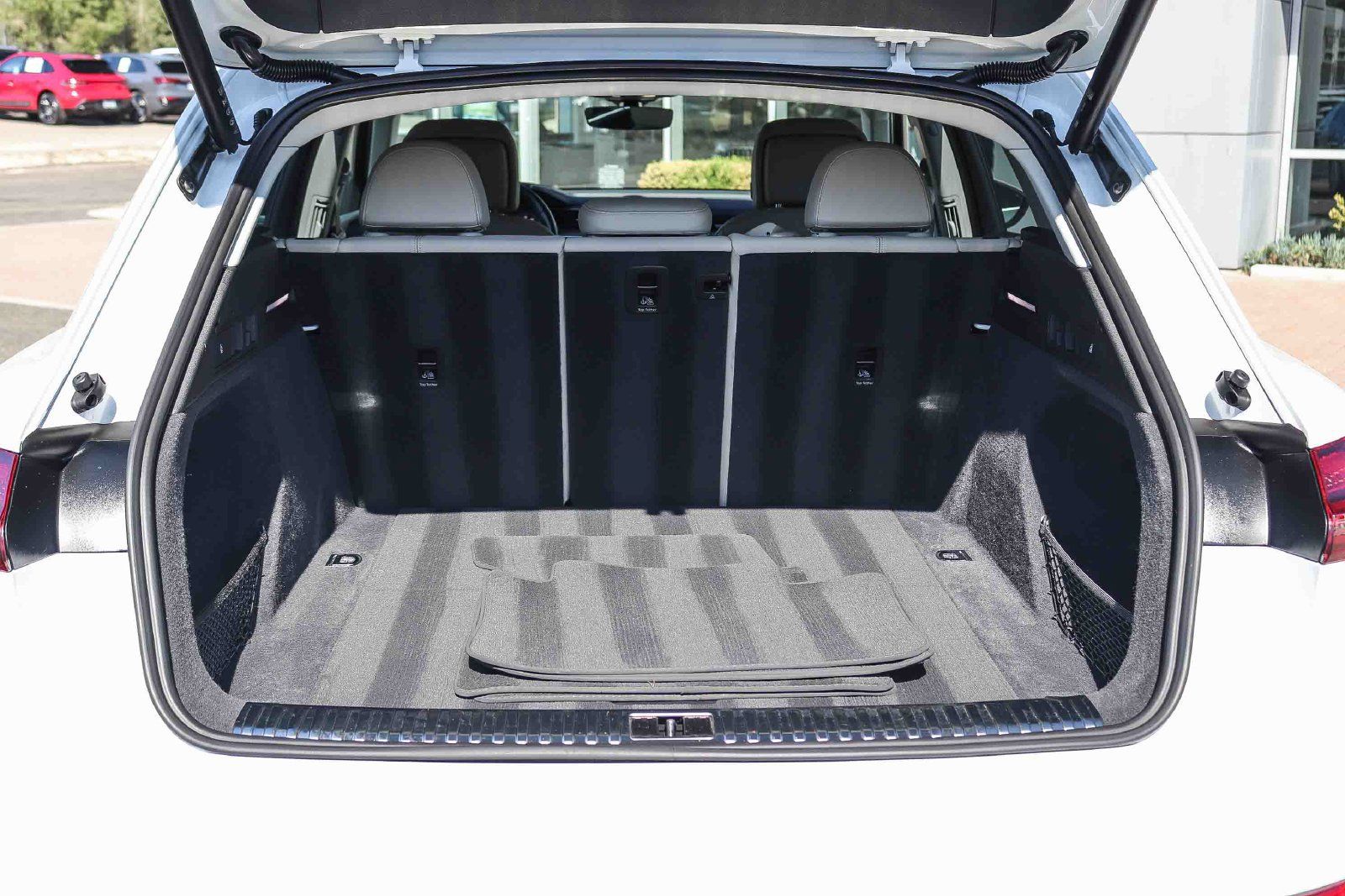 Used 2024 Audi Q8 e-tron Premium Plus w/ Premium Plus Package AWD/4WD image 30