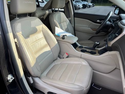 Used 2017 GMC Acadia Denali w/ Technology Package FWD image 13
