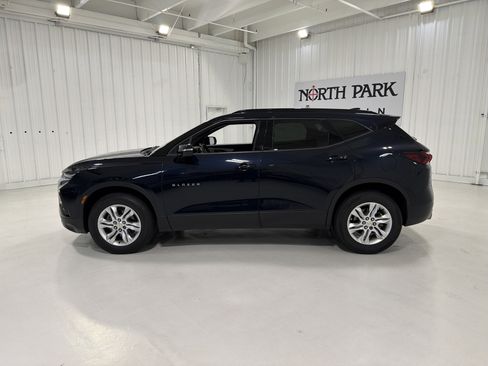 Used 2020 Chevrolet Blazer LT FWD image 2