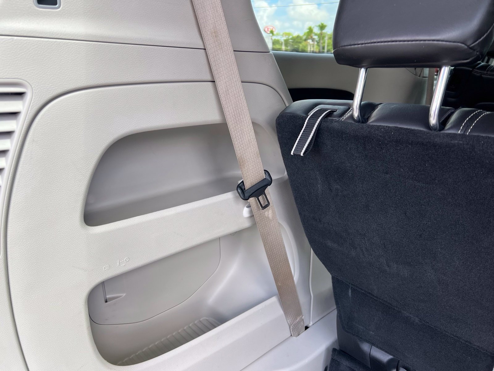 Used 2024 Chrysler Pacifica Touring-L FWD image 18