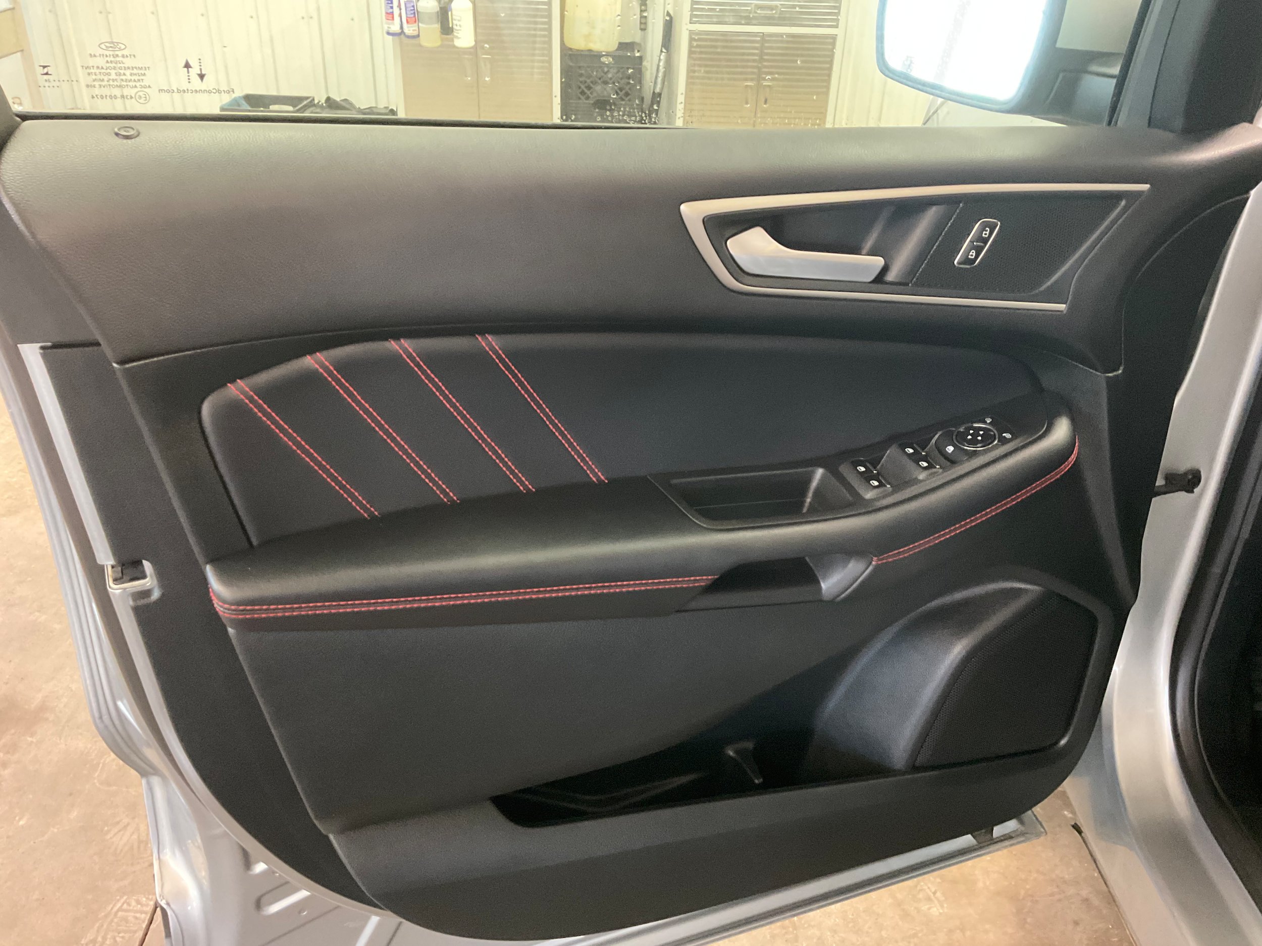 Used 2024 Ford Edge ST-Line w/ Class II Trailer Tow Package AWD/4WD image 9