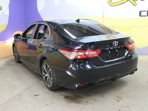 Used 2018 Toyota Camry SE FWD image 6