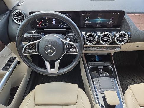Used 2023 Mercedes-Benz GLA 250 w/ Premium Package image 17