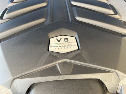 Used 2022 Lamborghini Urus image 16
