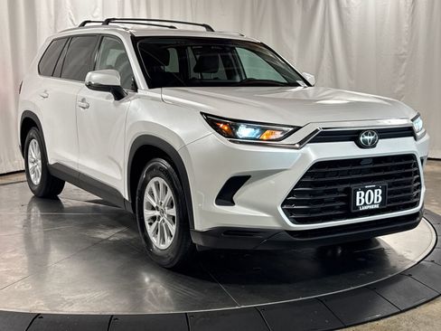 Used 2024 Toyota Grand Highlander XLE AWD/4WD image 14