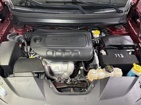 Used 2019 Jeep Cherokee Latitude w/ Popular Appearance Group image 5