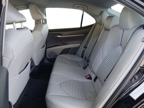 Used 2022 Toyota Camry SE FWD image 13
