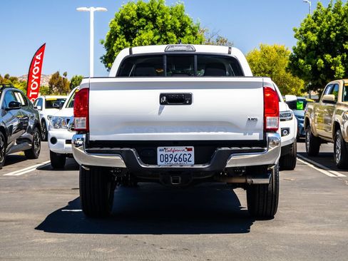 Used 2017 Toyota Tacoma SR5 w/ Tow Package RWD image 10