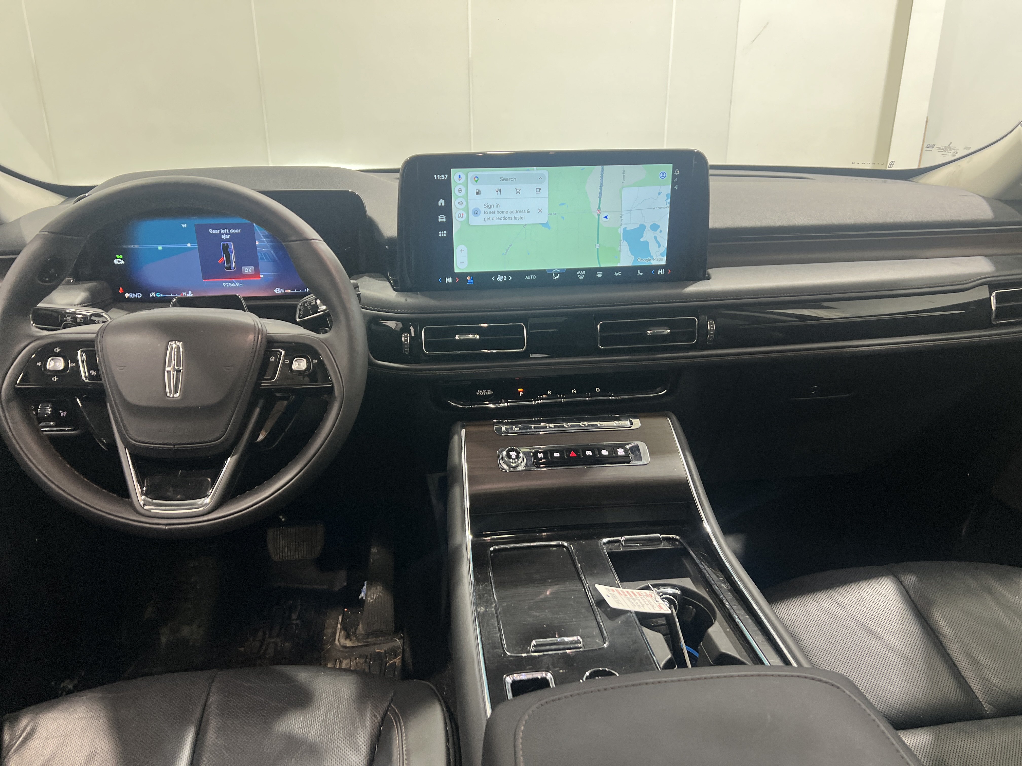 Used 2025 Lincoln Aviator Reserve AWD/4WD image 8