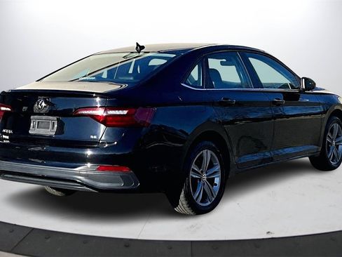 Used 2024 Volkswagen Jetta SE image 9