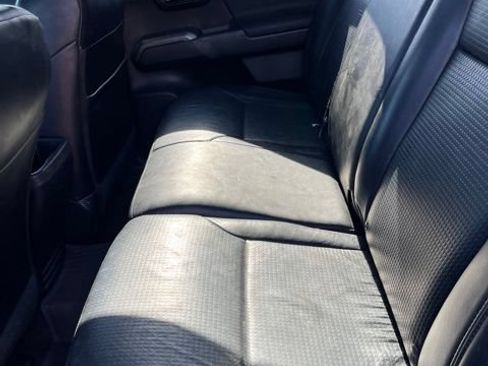 Used 2019 Toyota Tacoma TRD Sport w/ TRD Premium Sport Package AWD/4WD image 6