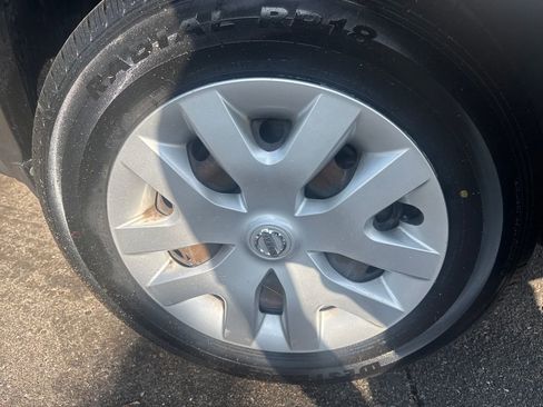 Used 2020 Nissan Rogue Sport S image 37