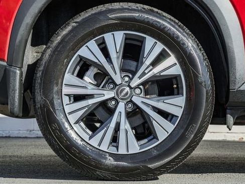 Used 2022 Nissan Rogue SV w/ SV Premium Package image 17