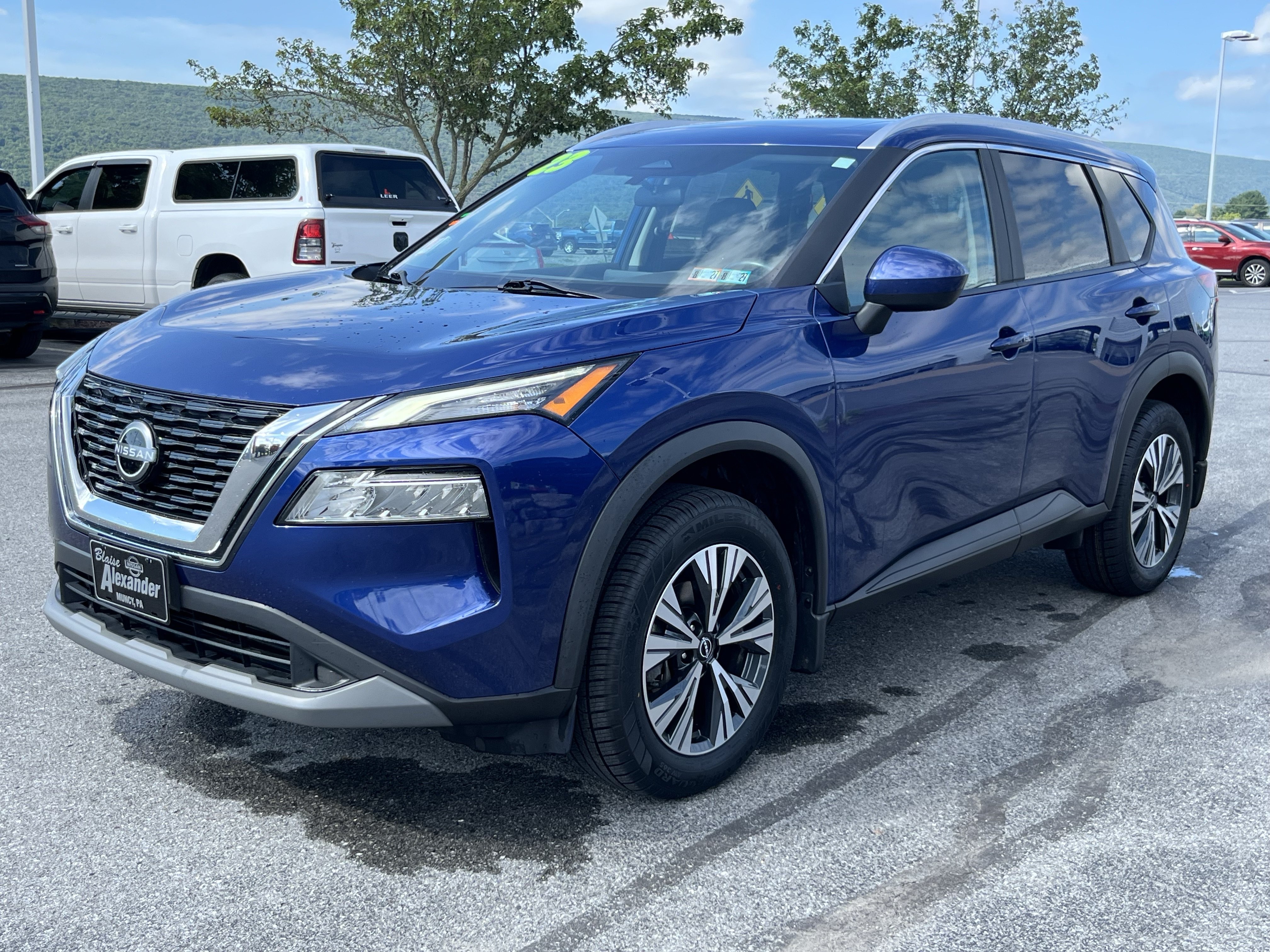 Used 2023 Nissan Rogue SV w/ SV Premium B Package AWD/4WD image 11