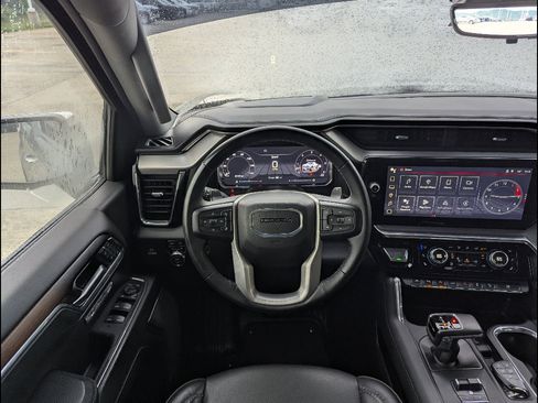 Used 2024 GMC Sierra 1500 Denali w/ Technology Package AWD/4WD image 3