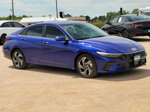 New 2026 Hyundai Elantra Limited FWD image 2