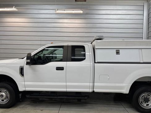 Used 2017 Ford F250 XL w/ Power Equipment Group AWD/4WD image 7