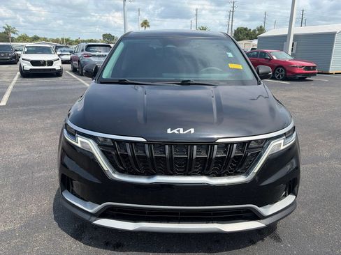 Used 2022 Kia Carnival LX FWD image 2