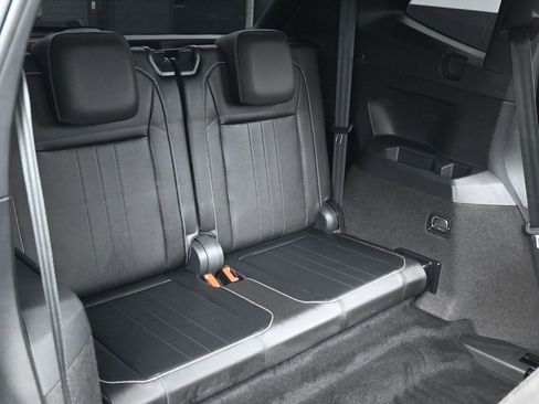 Used 2023 Volkswagen Tiguan SE R-Line image 31