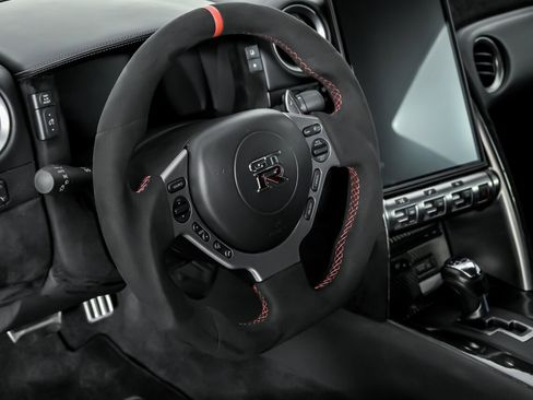 Used 2011 Nissan GT-R Premium image 24