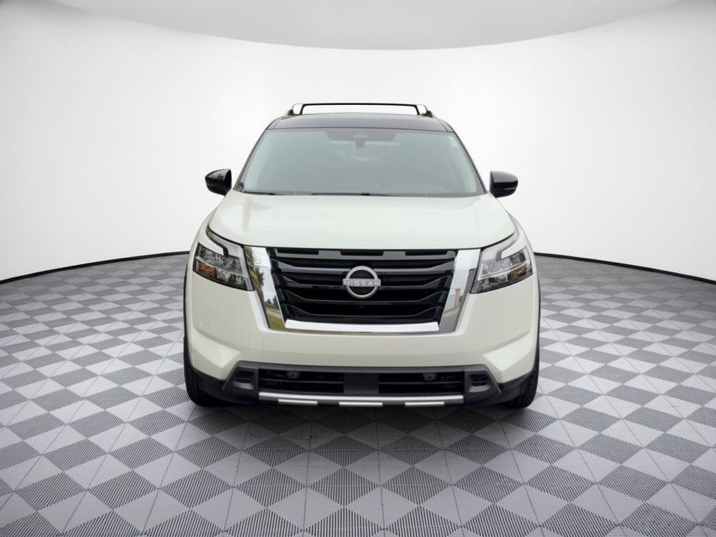 Used 2024 Nissan Pathfinder Platinum FWD image 6