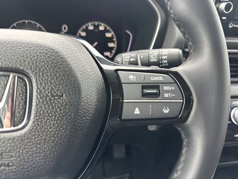 Used 2024 Honda Pilot Touring image 18