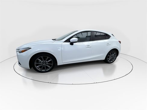 Used 2018 MAZDA MAZDA3 Grand Touring image 4
