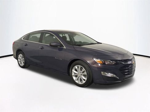 Used 2025 Chevrolet Malibu LT image 2