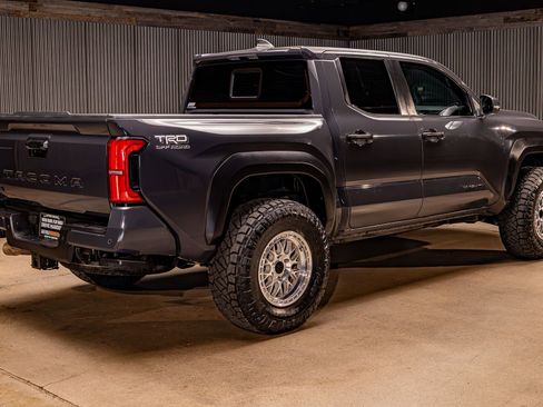 Used 2024 Toyota Tacoma TRD Off-Road image 10