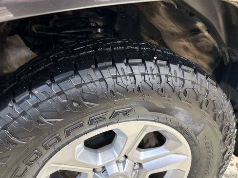 Used 2018 Toyota 4Runner SR5 Premium AWD/4WD image 11