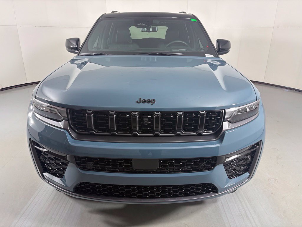 New 2027 Jeep Grand Cherokee Summit w/ Adv Protech Group IV AWD/4WD image 3
