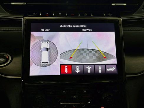 Used 2023 Jeep Grand Cherokee Limited w/ Luxury Tech Group II AWD/4WD image 18