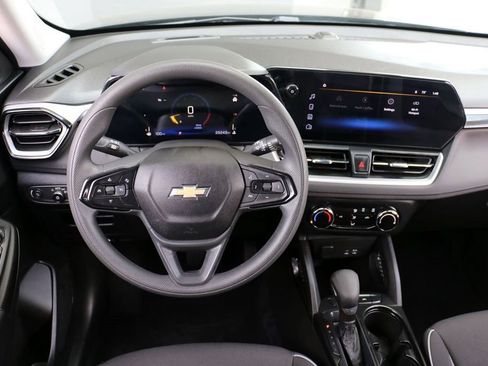 Used 2025 Chevrolet TrailBlazer LS w/ LS Convenience Package FWD image 20