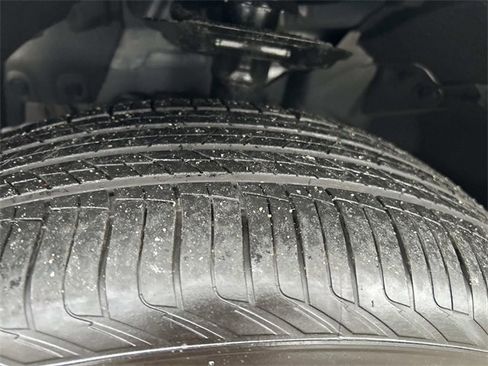 Used 2025 Nissan Rogue SV image 10