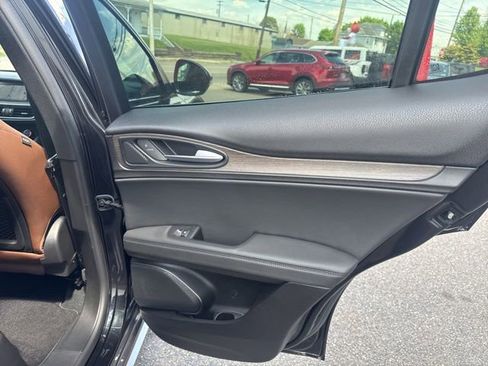 Used 2022 Alfa Romeo Stelvio Ti AWD/4WD image 36