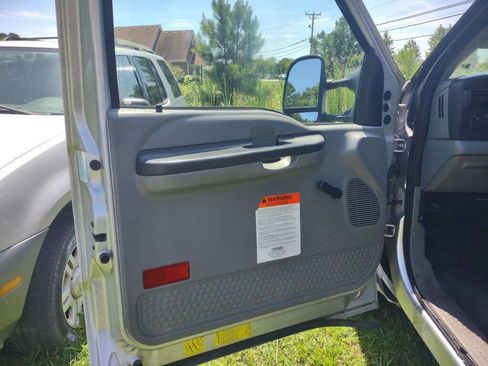 Used 2006 Ford F350 2WD Regular Cab DRW Super Duty image 8