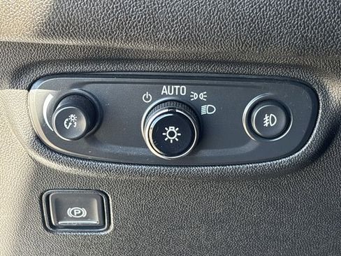 Used 2021 GMC Terrain SLT image 23