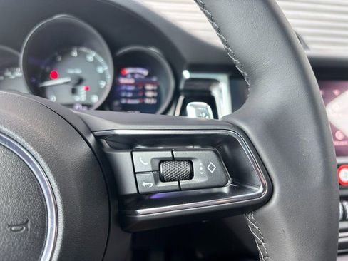 Certified 2026 Porsche Macan image 17