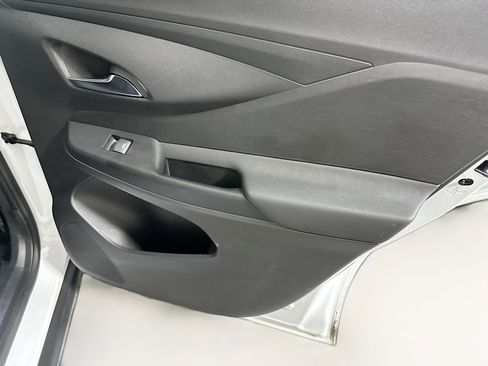 Used 2025 Buick Envista Preferred image 28